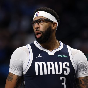 v站-名记：老鹰和猛龙已不再就浓眉与独行侠进行任何实质性谈判